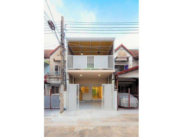 ขายทาวน์เฮ้าส์ 2 ชั้น หมู่บ้านจิตรณรงค์ การ์เด้นเฮ้าส์ (ซอยบางกร่าง 60) รีโนเวทใหม่พร้อมอยู่ เนื้อที่ 16.5 ตารางวา