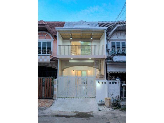 ขายทาวน์เฮ้าส์ 2 ชั้น รีโนเวทใหม่ หมู่บ้านมนวดี วัดลาดปลาดุก เนื้อที่ 16 ตารางวา 3 ห้องนอน ตำบลบางบัวทอง อำเภอบางบัวทอง