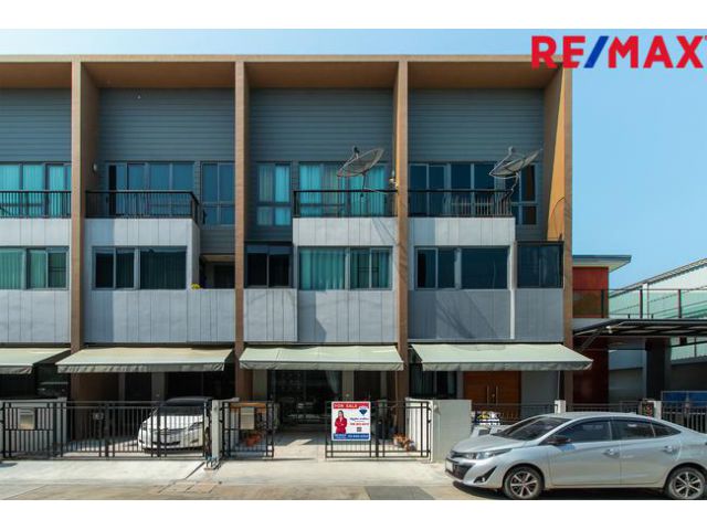 ขายบ้านกลางเมือง สาทร – สุขสวัสดิ์ ทาวน์โฮม 3 ชั้น ในซอยสุขสวัสดิ์ 39 ถูกสุดในโครงการ วิวสะพานภูมิพล