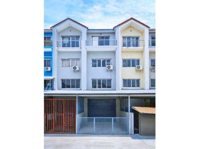 ม.ศรีนครินทรวิโรฒ องครักษ์ 890ม. นครนายก อาคารพาณิชย์ให้เช่า 3 ชั้นครึ่ง 2-3นอน 3 น้ำ 18 ตร.ว. 250 ตร.ม. ใกล้รพ.องครักษ์