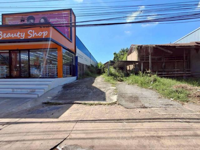 ขายที่ดินติดถนนหลัก ห่างสี่แยกไฟแดงสมเด็จ60เมตรเนื้อที่82ตรว. หน้ากว้าง10เมตรติดร้านจินจินสมเด็จยกแปลงราคาห้าล้านถ้วน