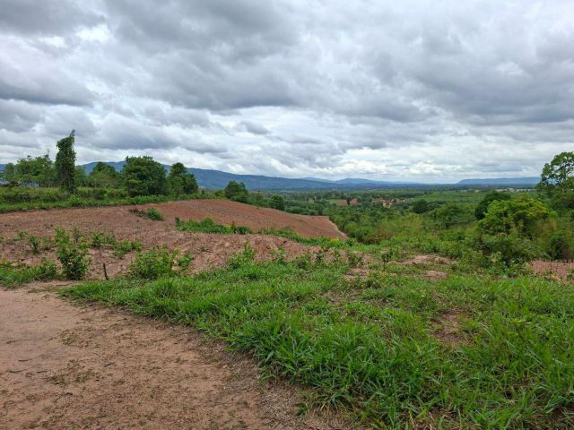 ที่ดินสวยอ.ภูเรือ ใกล้ทางหลวง โฉนดพร้อมโอน วิวสวย เนินเขา ดินดี ปลูกพืชได้ทุกชนิด โฉนด20ไร่ละ 170000