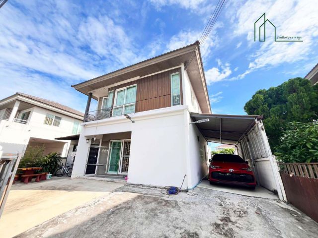 บ้านเดี่ยว 2 ชั้น พร้อมอยู่ ขายขาดทุน พฤกษ์ลดา บางนา ใกล้ ม.เอแบค ฟรีโอน
