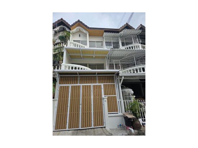 ขายทาวเฮ้าส์ 3 ชั้น ซ.ประชาอุทิศ 33 แยก 7 หมู่บ้าน สุขสวัสดิ์สวนธน(ซ.บลูไลท์) รีโนวเวทใหม่ทั้งหลัง