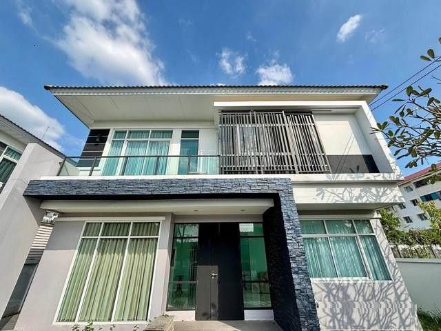 ให้เช่าบ้านเดี่ยว 4 ห้องนอน ย่านปัญญาอินทรา โครงการ ดิ โอโซน ปัญญาอินทรา ใกล้ Fashion Island