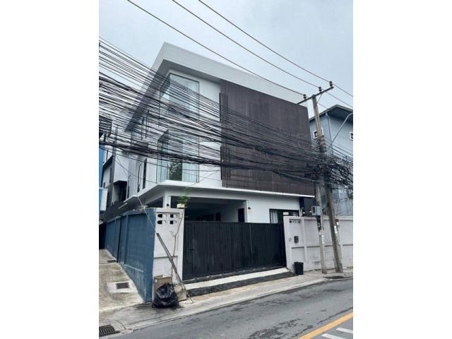 T26-809 ให้เช่า บ้าน บ้านเดี่ยว 3 ชั้น ซอย 20 มิถุนา ถนนสุทธิสารวินิจฉัย ใกล้กับ ใกล้ MRT สุทธิสาร ชั้นทั้งหมด 3 ชั้น ห้