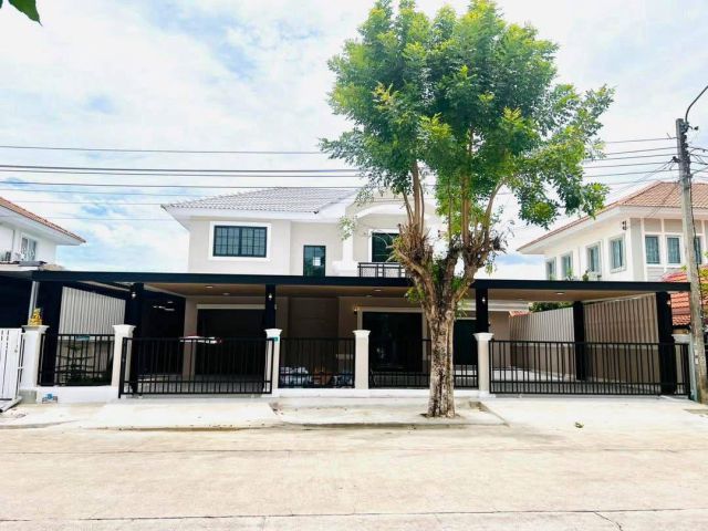 หมู่บ้านพฤกษาวิลเลจ 5 ทำเลวงแหวน - รัตนาธิเบศร์ บ้านเดี่ยว 2 ชั้น ถนนเมนโครงการ ตกแต่งใหม่