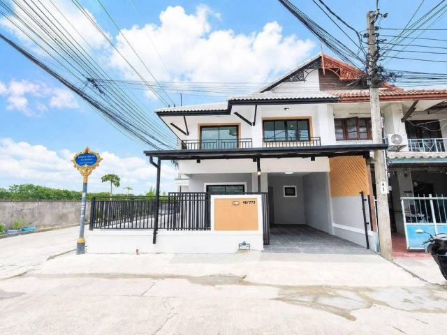 หมู่บ้านพฤกษา3 ถนนวัดลาดปลาดุก บางบัวทอง ทาวน์เฮาส์ 2 ชั้น หลังมุม ตกแต่งใหม่พร้อมอยู่ มีพื้นที่ด้านข้าง โปร่ง โล่ง