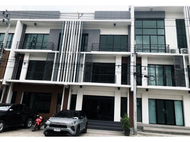 ขายโฮมออฟฟิศ หมู่บ้านซิลค์ทาวน์ สายไหม เนื้อที่ 24 ตร.ว. 3.5 ชั้น 3 นอน 3 น้ำ ทำเลดี