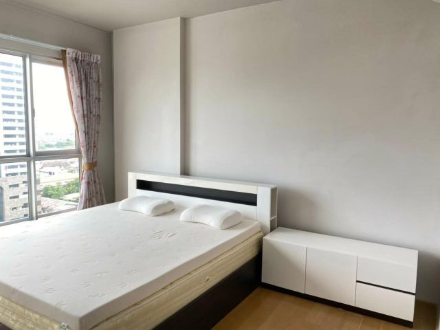 P-106154 ขายคอนโดติด BTS Hive Sathorn 49 ตร.ม. ชั้น 16 วิวเมืองสวย พร้อมเครื่องซักผ้า : ใกล้ BTS กรุงธนบุรี Line ID: @easythaihome 085-592-2897