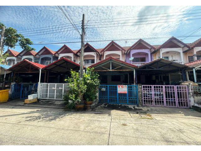 ขายทาวน์เฮ้าส์ หมู่บ้านวโรชา 5 บางบ่อ สมุทรปราการ เนื้อที่ 20 ตร.ว. 2 ชั้น 2 นอน 2 น้ำ