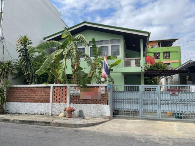 ที่ดิน พร้อมบ้าน ถนนบรรทัดทอง ทำเลใจกลางเมือง บ้านที่ตอบโจทย์ชีวิตคนเมือง ใกล้ทุกไลฟ์สไตล์