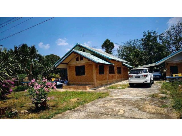 ** บ้าน 3 หลัง วิวภูเขา พร้อมที่ดิน คลองไผ่ นครราชาสีมา 1-1-93 ไร่ ราคา 1.65 ล้าน**