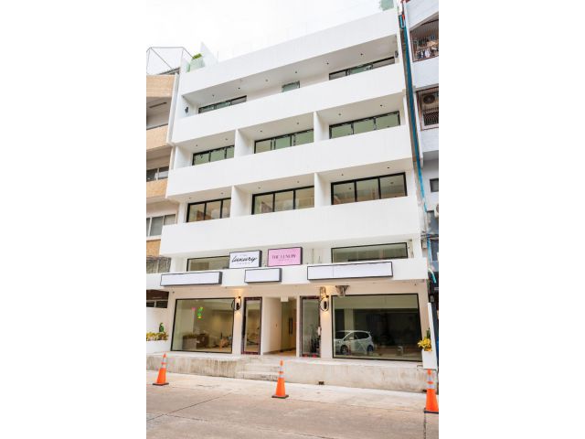 2 bedrooms 2 bathrooms for rent in the building for 40,000 baht