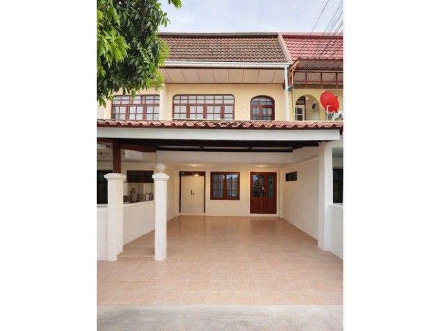 ทาวน์เฮาส์ 2 ชั้น 2นอน 2น้ำ ใกล้รพ.เกษมราษฎร์ รามคำแหง 750ม.MRTสัมมากร 500ม.ตลาดสัมมากร 16ตร.ว. 130ตร.ม.พร้อมแอร์