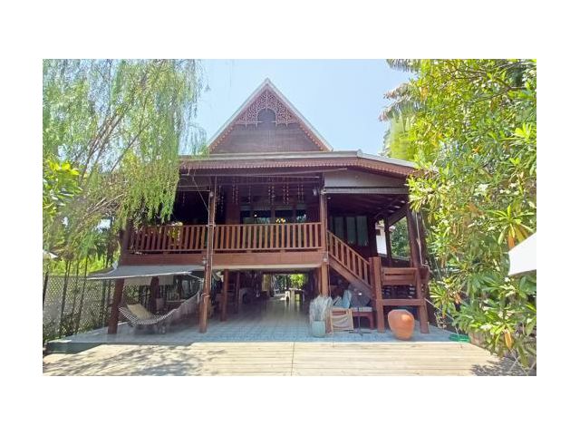 บ้านไม้สักทรงไทยโบราณริมแม่น้ำน้อย อ.บางไทร จ.พระนครศรีอยุธยา สัมผัสความสงบและสุนทรียภาพแห่งการใช้ชีวิตริมสายน้ำ