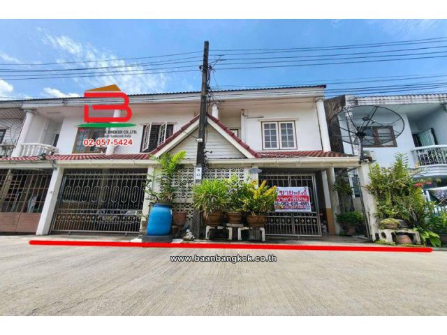 ทาวน์เฮาส์ 2 ชั้น เนื้อที่ 46 ตร.ว. หมู่บ้านปรางทิพย์ (ซอยลาดพร้าว 95) ถนนลาดพร้าว แขวงคลองเจ้าคุณสิงห์ เขตวังทองหลาง