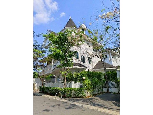 BH4232 ให้เช่าบ้านเดี่ยวหรู 3 ชั้น โครงการ Fantasia Villa Bangna ใกล้ MRT ศรีเอี่ยม บ้านพร้อมอยู่