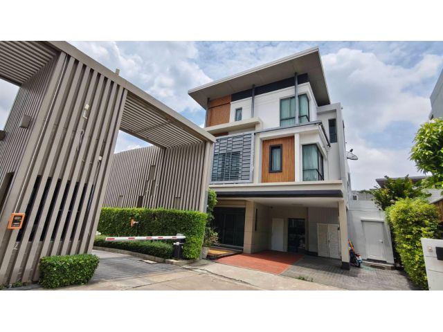 ขายบ้านเดี่ยว 5 ห้องนอน ขนาด 70 ตารางวา โครงการ นาราสิริ อไฮด์เวย์ (Narasiri Hideaway) ทำเลโซนหน้าโครงการ ใกล้เซ็นทรัลอี