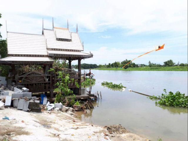 ขายที่ดินทำเลดีติดแม่น้ำ ติดถนนลาดยาง ใกล้แหล่งท่องเที่ยว เนื้อที่ 2-0-57 ไร่ วิวสวยอากาศดีเหมาะอยู่อาศัยหรือทำธุรกิจ