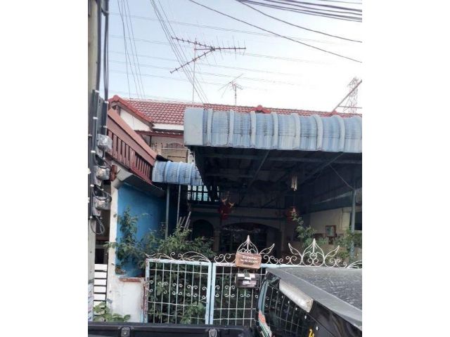 ขายทาวน์เฮ้าส์ 2 ชั้น หมู่บ้านทับทอง ซอย 2 ถนนเทพารักษ์ ไม่ถึงล้าน