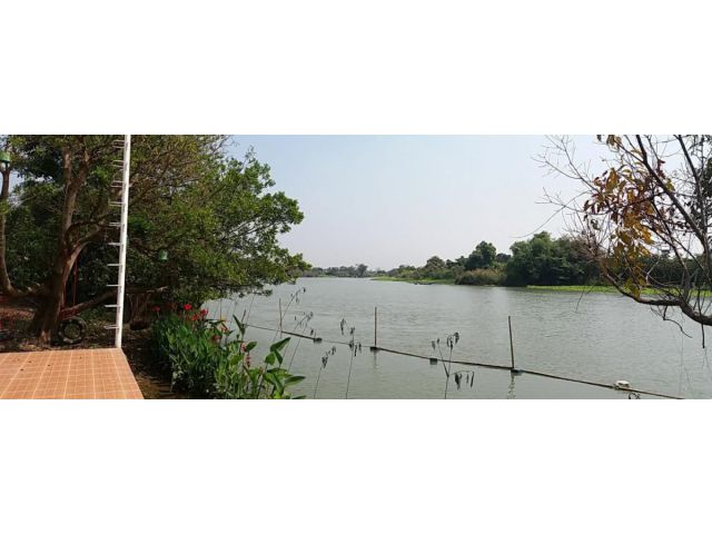 ถ้าคุณกำลังมองหาที่ดินแปลงสวยติดริมน้ำ สำหรับสร้างบ้านพักตากอากาศริมน้ำ บรรยากาศดี ร่มรื่น และเดินทางจากกรุงเทพฯ ไม่ไกล