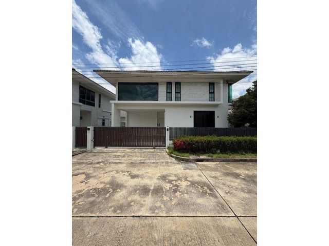 ให้เช่าบ้านเดี่ยว 2 ชั้น 222 ตรม. 3 ห้องนอน หมู่บ้าน Perfect Place พระราม 9 - กรุงเทพกรีฑา ใกล้นานาชาติ Brighton และ Wel