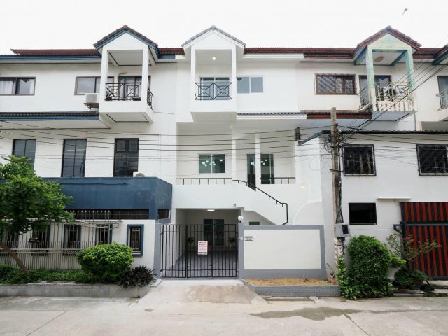 ขายราคาพิเศษ ทาวน์โฮม 3 ชั้น 23.2 ตร.ว. ม.บำรุงวงศ์ 5ห้องนอน 4ห้องน้ำ บ้านสวยมาก ฟังชั่นบ้านดีเยี่ยม รีโนเวทใหม่ทั้งหลัง