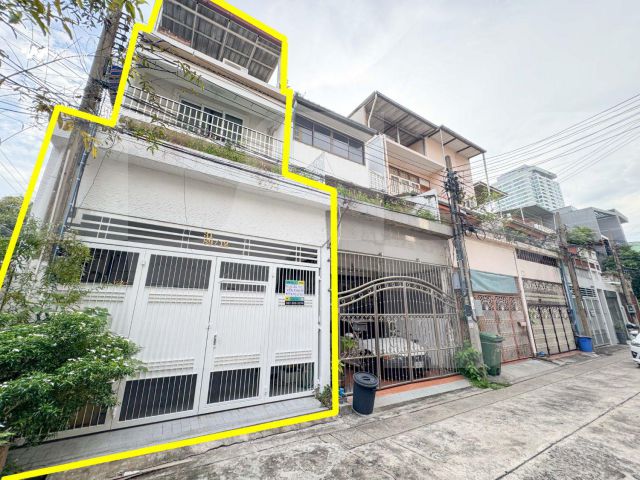 ขายด่วน ทาวน์โฮม4ชั้น ซ.สาทร9 3ห้องนอน/3ห้องน้ำ 19ตร.วา พื้นที่ใช้สอยเยอะ ตกแต่งพร้อมอยู่ ทำเลดี หลังตึกEmpire Place