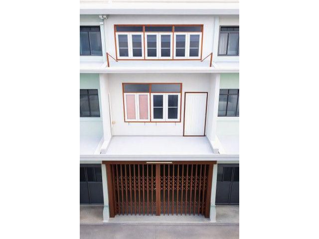 ทำเลใจกลางสาทร สีลม ทาวน์โฮม 3 ชั้น 3 นอน จันทร์ 20-28 ใกล้สำนักงานเขตสาทร 350 ม. 2 น้ำและ BTS สุรศักดิ์ 1.6 กม. 30 ตร.ว