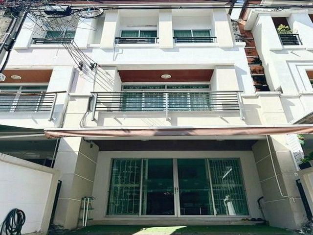 ให้เช่าทาวน์โฮม 3 ชั้น โครงการ บ้านกลางเมือง เดอะ ปารีส พระราม9 ซอยกรุงเทพกรีฑา7