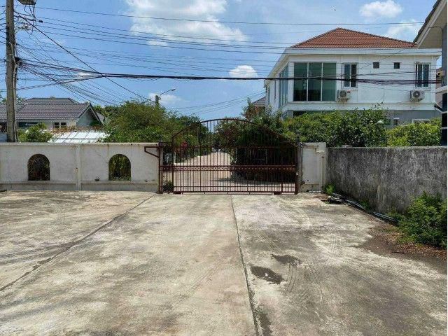 ให้เช่า โกดังพร้อมบ้าน พุทธมณฑลสาย 2 พื้นที่ใช้สอยโกดังรวม 1,600 ตรม แขวงศาลาธรรมสพน์ เขตทวีวัฒนา,กรุงเทพมหานคร