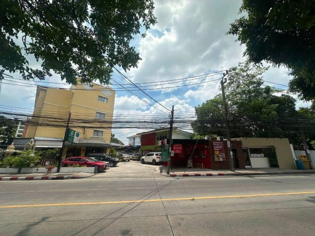 คุ้มสุด ขายอพาร์ทเมนท์โชคชัยสี่ ลาดพร้าว ที่ดิน 280ตร.ว ใกล้ Big C 350 ม. รถไฟฟ้าMRT โชคชัย4 750ม. โรงพยาบาลเปาโลเซ็นทรั