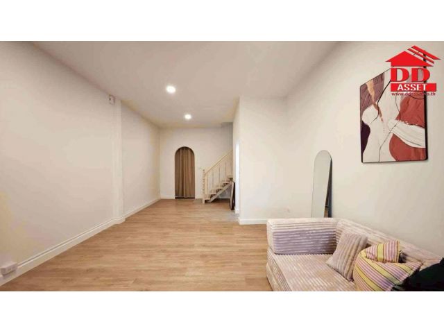 ขาย / ให้เช่า ทาวน์เฮ้าส์ 2 ชั้น รีโนเวทใหม่ โชคชัย 4 ซอย 38 หลังมุม Fully Furnished ลาดพร้าว