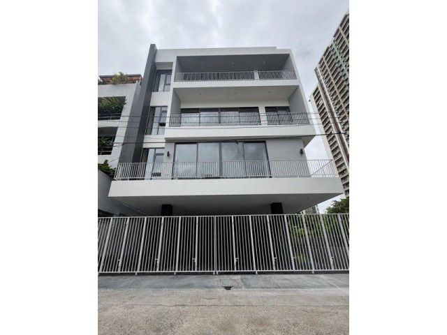 ขายโฮมออฟฟิศใหม่ 5 ชั้นรวมดาดฟ้า พร้อมลิฟท์ สไตล์ Modern Luxury ใจกลางพระราม 9 หลัง Central พระราม9 เดินถึง MRT พระราม 9