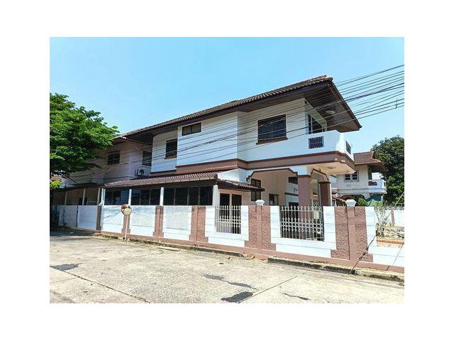 ขาย บ้านเดี่ยว หมู่บ้านปรีชา พุทธมณฑลสาย4 จำนวน 2 ชั้น ขนาดเนื้อที่ดิน 90 ตารางวา พื้นที่ใช้สอย 250 ตารางเมตร