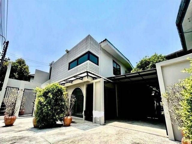 T26-983 ขาย บ้าน โฮมออฟฟิศขนาดใหญ่ 2–3 ชั้น 75 ตรว. ซอยรุ่งเรือง ใจกลางรัชดา–สุทธิสาร กรุงเทพ ห้วยขวาง ใกล้กับ เดินถึง M