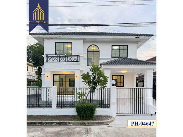 ด่วน! ลดครึ่งล้าน บ้านเดี่ยว มัณฑนา 2 ศรีนครินทร์ ใกล้เมกาบางนา สภาพสวยเฉียบ สไตล์โมเดิร์นทอปปิคอล หน้าบ้านทิศเหนือ ร่ม
