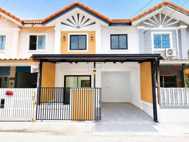 หมู่บ้านพฤกษา 33  ซอยวัดลาดปลาดุก ทาวน์เฮาส์  2 ชั้น ตกแต่งใหม่พร้อมอยู่ มีรถประจำทางเข้าในหมู่บ้าน