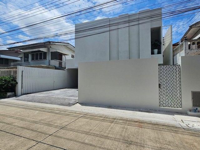 T26-853 ขาย บ้าน บ้านเดี่ยว 2 ชั้น โชคชัย 4 ซอย 44 รีโนเวทใหม่ทั้งหลัง Modern Private ห้องนอน 3 ห้อง ห้องน้ำ 4 ห้อง 50 ต