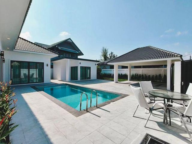 HOT DEAL PATTAYA! บ้านพูลวิลล่าพร้อมอยู่ ราคาพิเศษเพียง 9.9 ล้านบาท