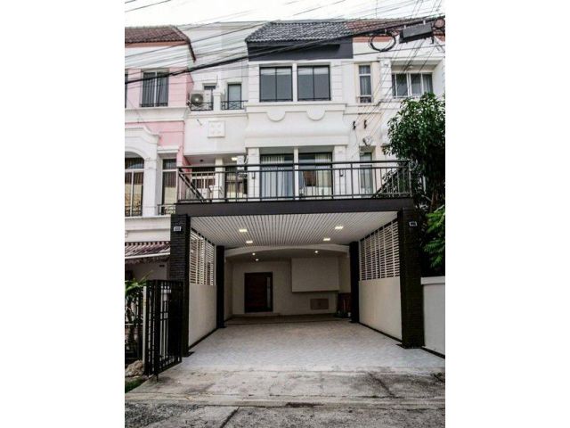 T26-930 ให้เช่า ทาวน์เฮ้าส์ บ้านกลางเมือง บริติซทาวน์ ศรีนครินทร์ ใกล้กับ ใกล้ MRT ศรีลาซาล เพียง 1 นาที 1 ตร.วา