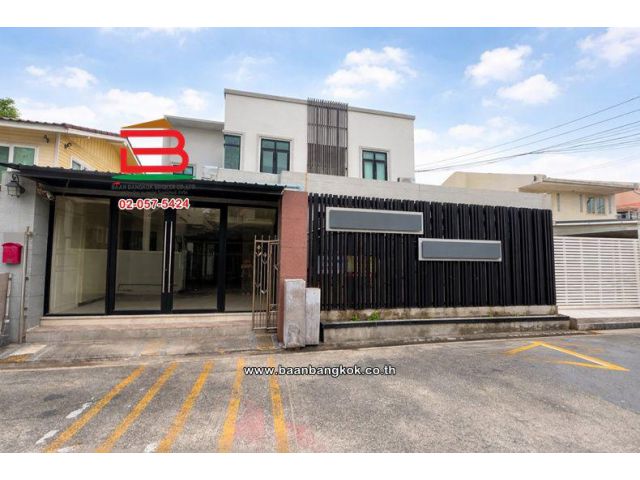 บ้านเดี่ยว/โฮมออฟฟิศ เนื้อที่ 55 ตร.ว. หมู่บ้าน อมรพันธ์ 8 (สวนสยาม 9 แยก 4) ถนนเสรีไทย-สวนสยาม แขวงคันนายาว เขตคันนายาว