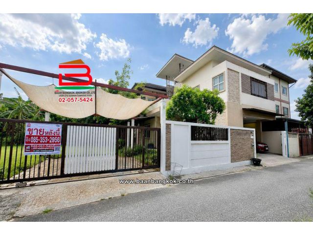บ้านเดี่ยว+สำนักงาน เนื้อที่ 241 ตร.ว. ซอย รัชดาภิเษก 52 (หมู่บ้านซิเมนต์ไทย) แขวงลาดยาว เขตจตุจักร
