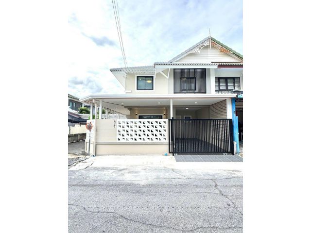 หมู่บ้านพฤกษา14A วัดลาดปลาดุก   ทาวน์เฮาส์ 2 ชั้น หลังมุม ตกแต่งใหม่พร้อมอยู่ มีห้องนอนชั้นล่าง