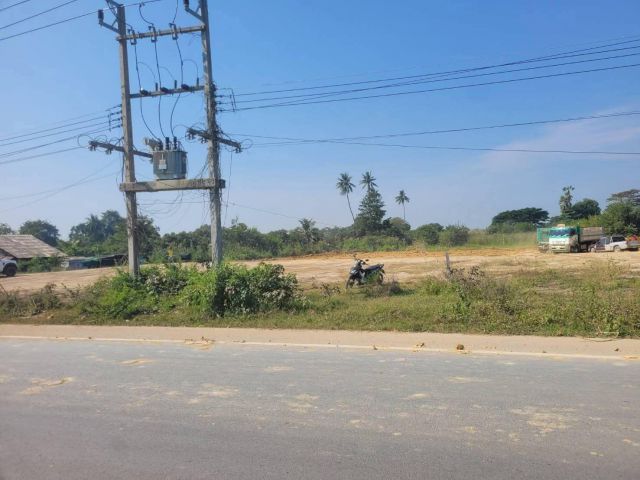 ที่ดิน3ไร่ ถมแล้ว หน้ากว้าง40เมตร ใกล้วัดตาก้อง