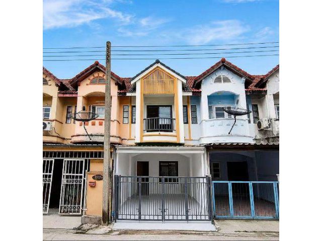 ขายทาวน์เฮ้าส์ 2 ชั้น รีโนเวทใหม่ หมู่บ้านเบญจศิริ เพชรเกษม 91 ราคา 1.99 ล้านบาท