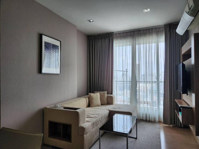 ให้เช่าคอนโด Rhythm Sathorn ชั้น 17 ทำเลดี เดินทางสะดวก ใกล้ BTS สะพานตากสิน