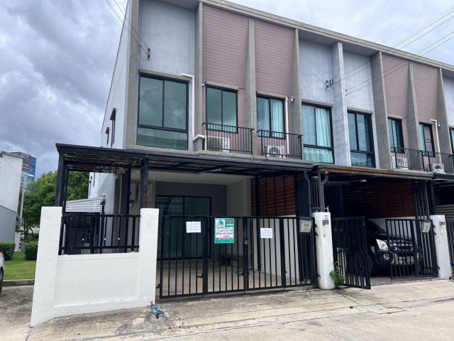 ขาย/ให้เช่า ทาวน์เฮาส์ 2 ชั้น ห้องหัวมุม หมู่บ้านเสนาวีว่า เพชรเกษม-พุทธมณฑลสาย 7 พร้อมเข้าอยู่ ทำเลดี