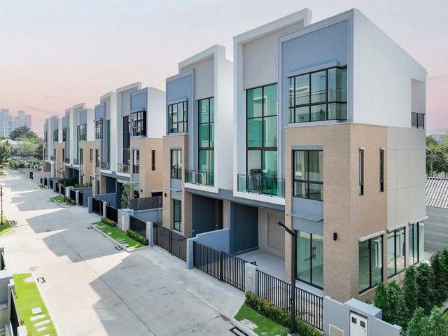 ขายทาวน์โฮม 3.5 ชั้นหลังหัวมุม 220 ตรม. เอสทารา เฮเว่น พัฒนาการ 20 Estara Haven Phatthanakan 20 ใกล้ทางด่วน ใกล้เอกมัย ท
